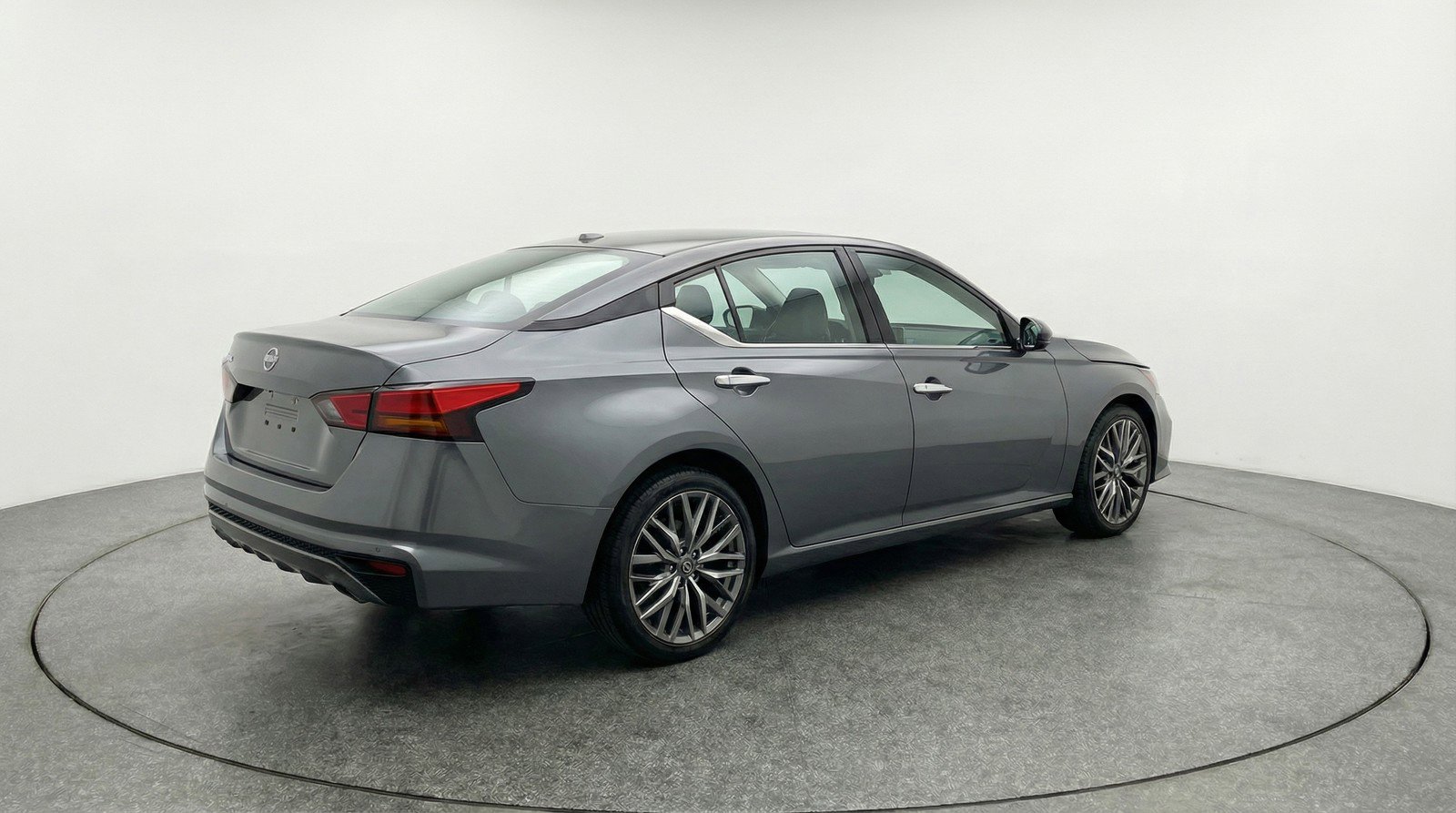 Used 2025 Nissan Altima 2.5 SV FWD image 9