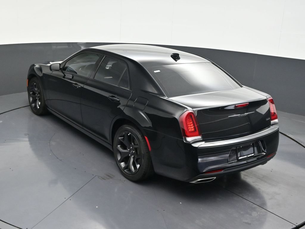 Used 2023 Chrysler 300 Touring w/ Sport Appearance Package image 19