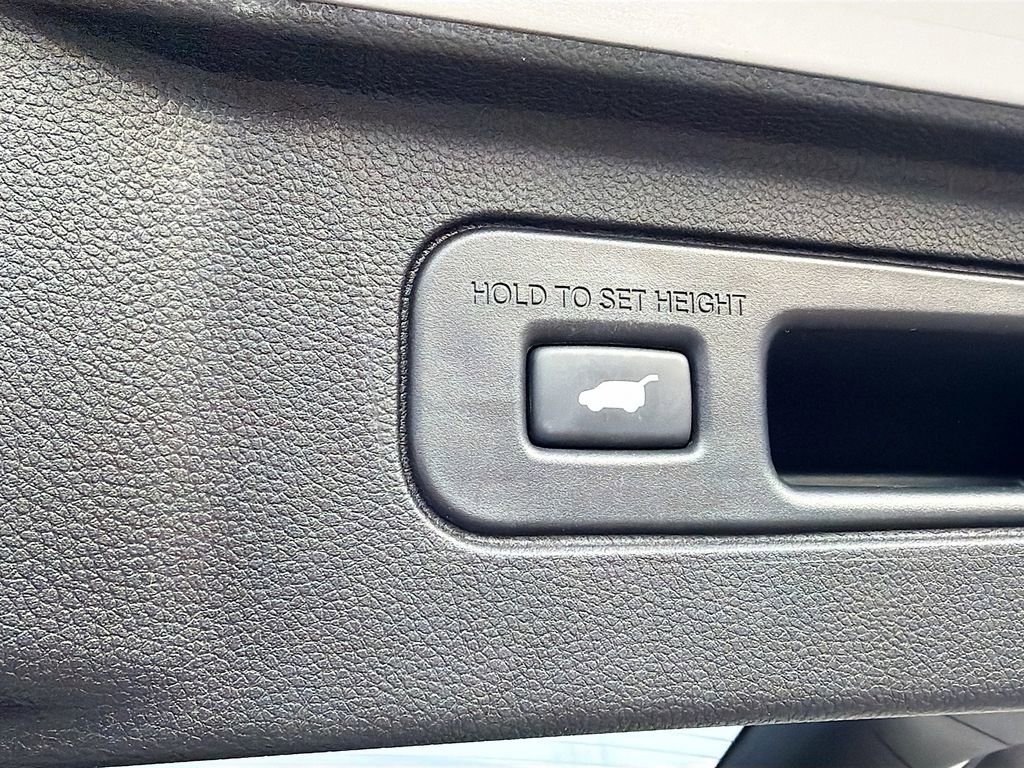 Used 2025 Honda Pilot TrailSport image 32
