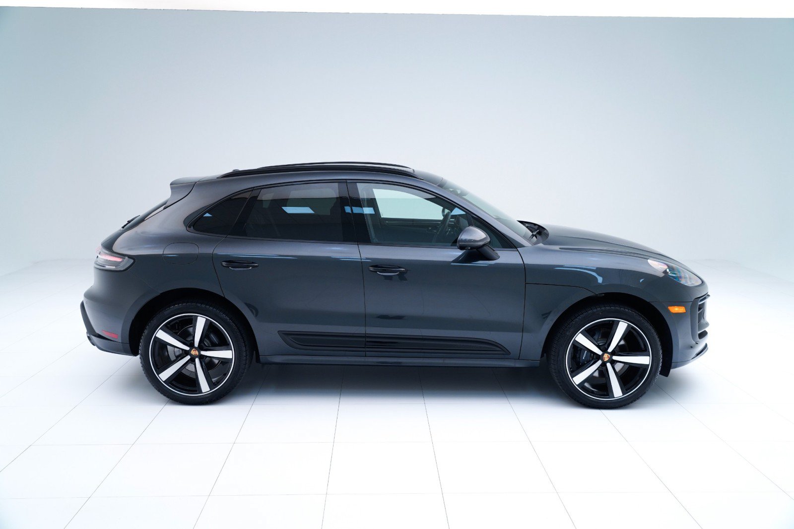 Certified 2026 Porsche Macan Turbo AWD/4WD image 8