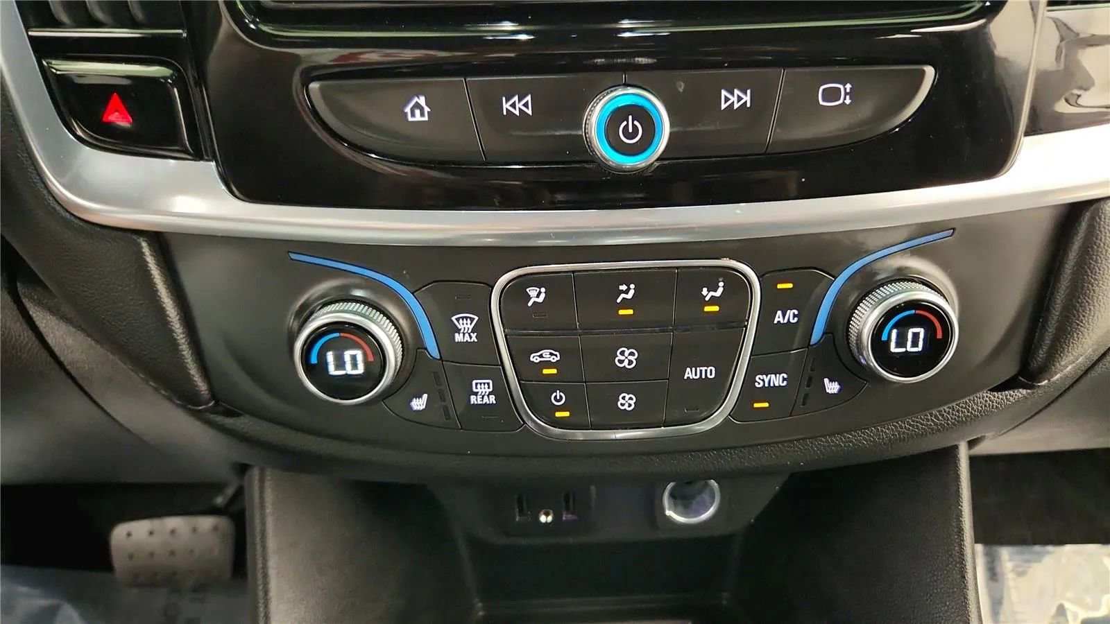 Used 2022 Chevrolet Traverse LT image 27