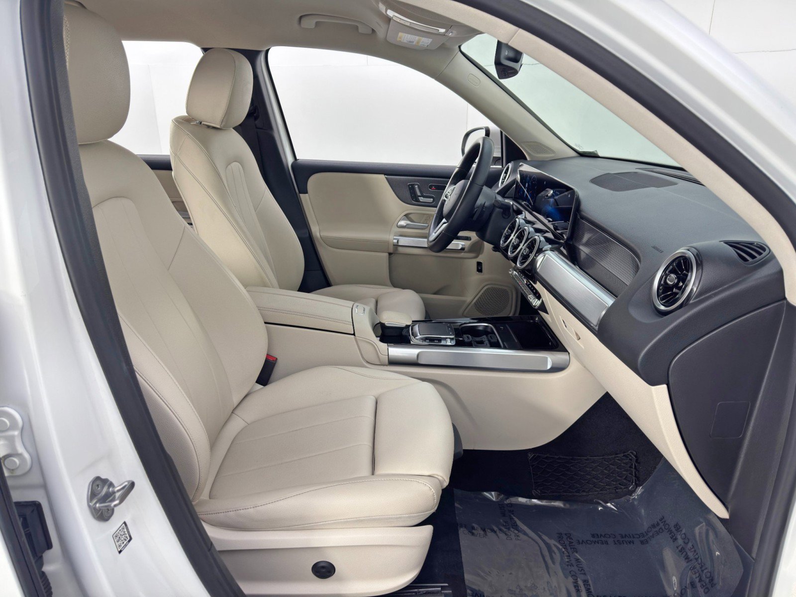 Used 2020 Mercedes-Benz GLB 250 4MATIC w/ Premium Package image 14