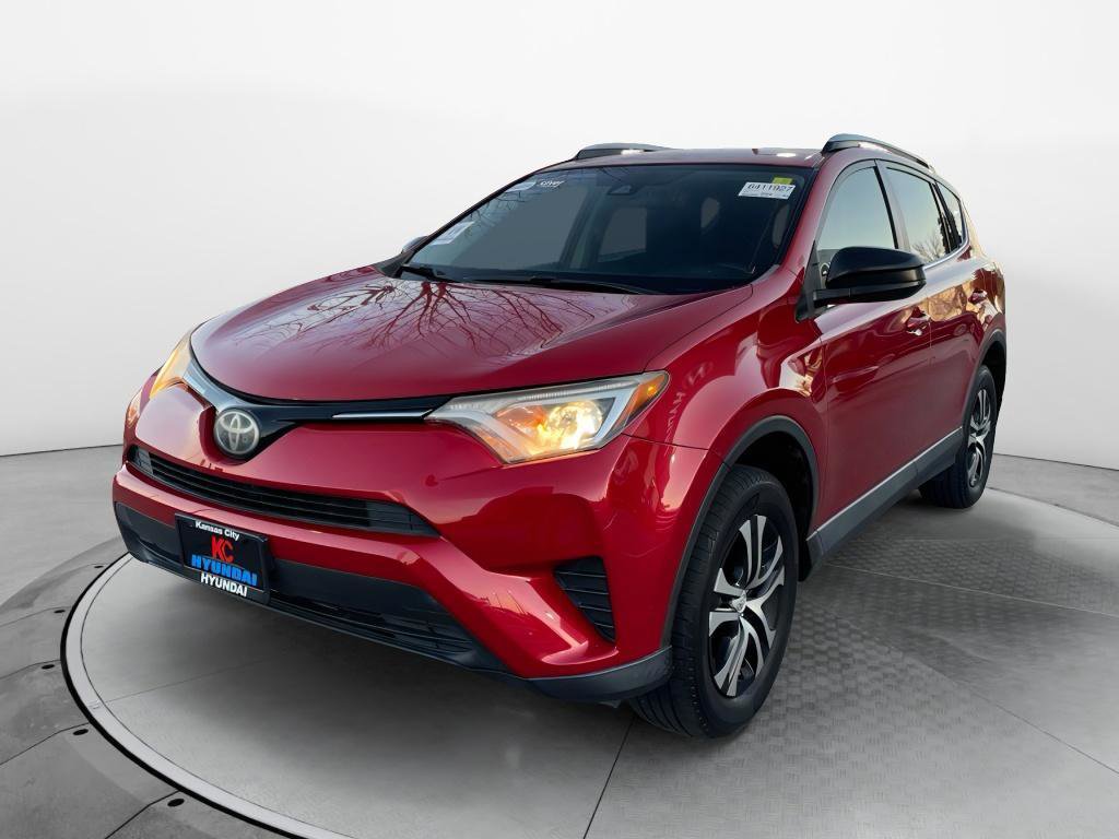 Used 2017 Toyota RAV4 LE image 1