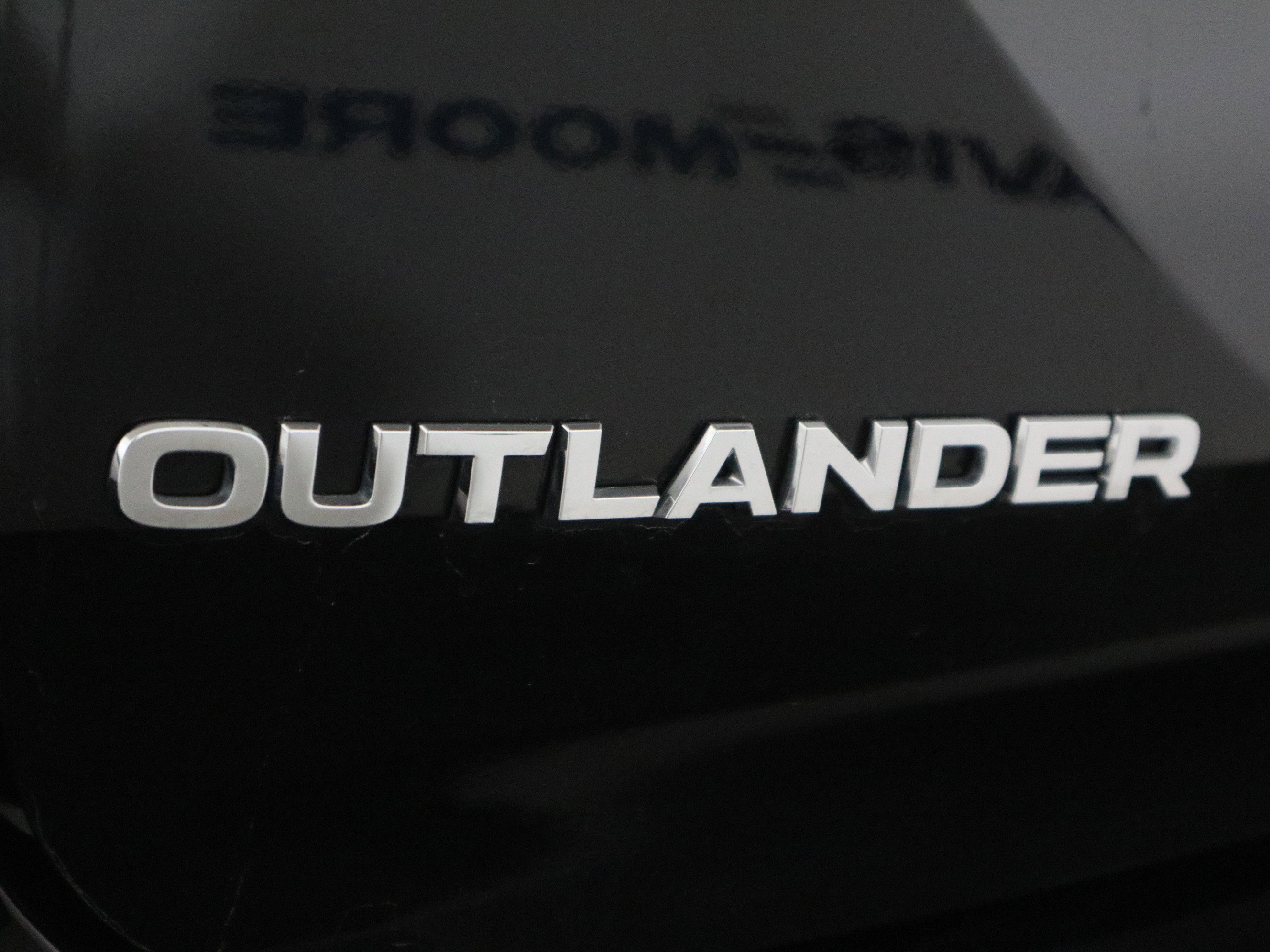 Used 2025 Mitsubishi Outlander ES image 37