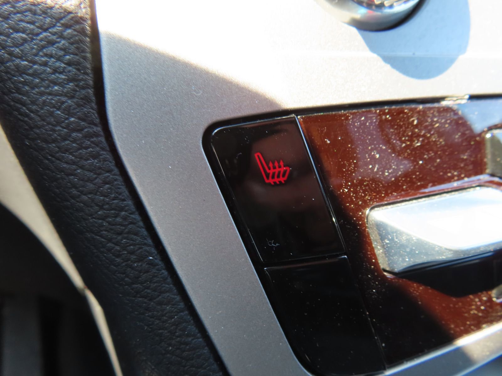 Used 2022 Ford Explorer XLT image 25