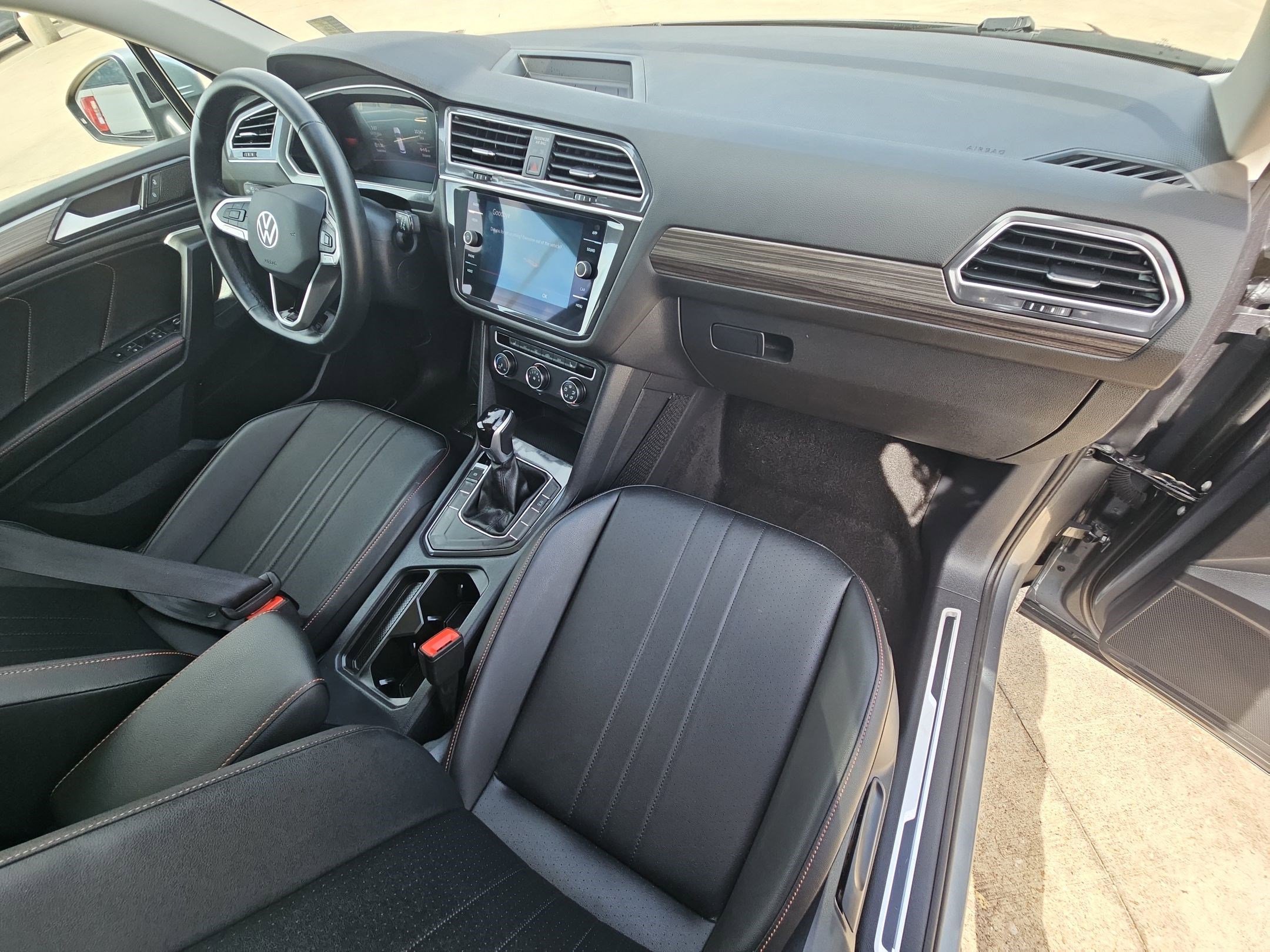 Used 2024 Volkswagen Tiguan Wolfsburg Edition image 31