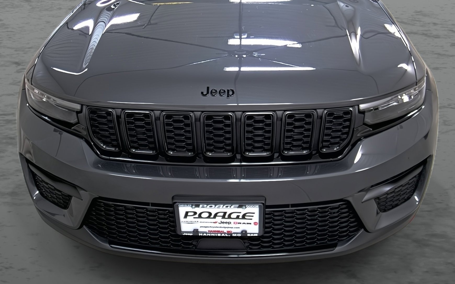 Used 2023 Jeep Grand Cherokee Altitude AWD/4WD image 16