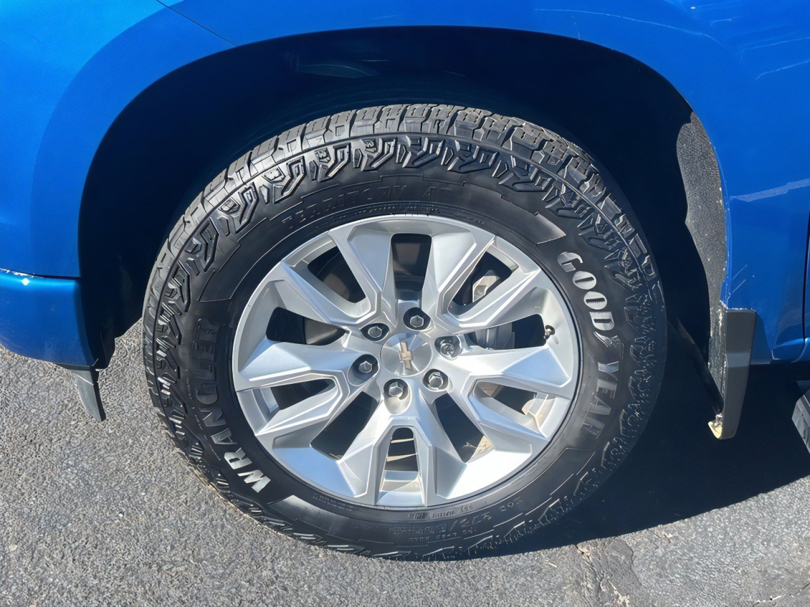 Used 2022 Chevrolet Silverado 1500 Custom w/ LPO, Dark Essentials Package image 9