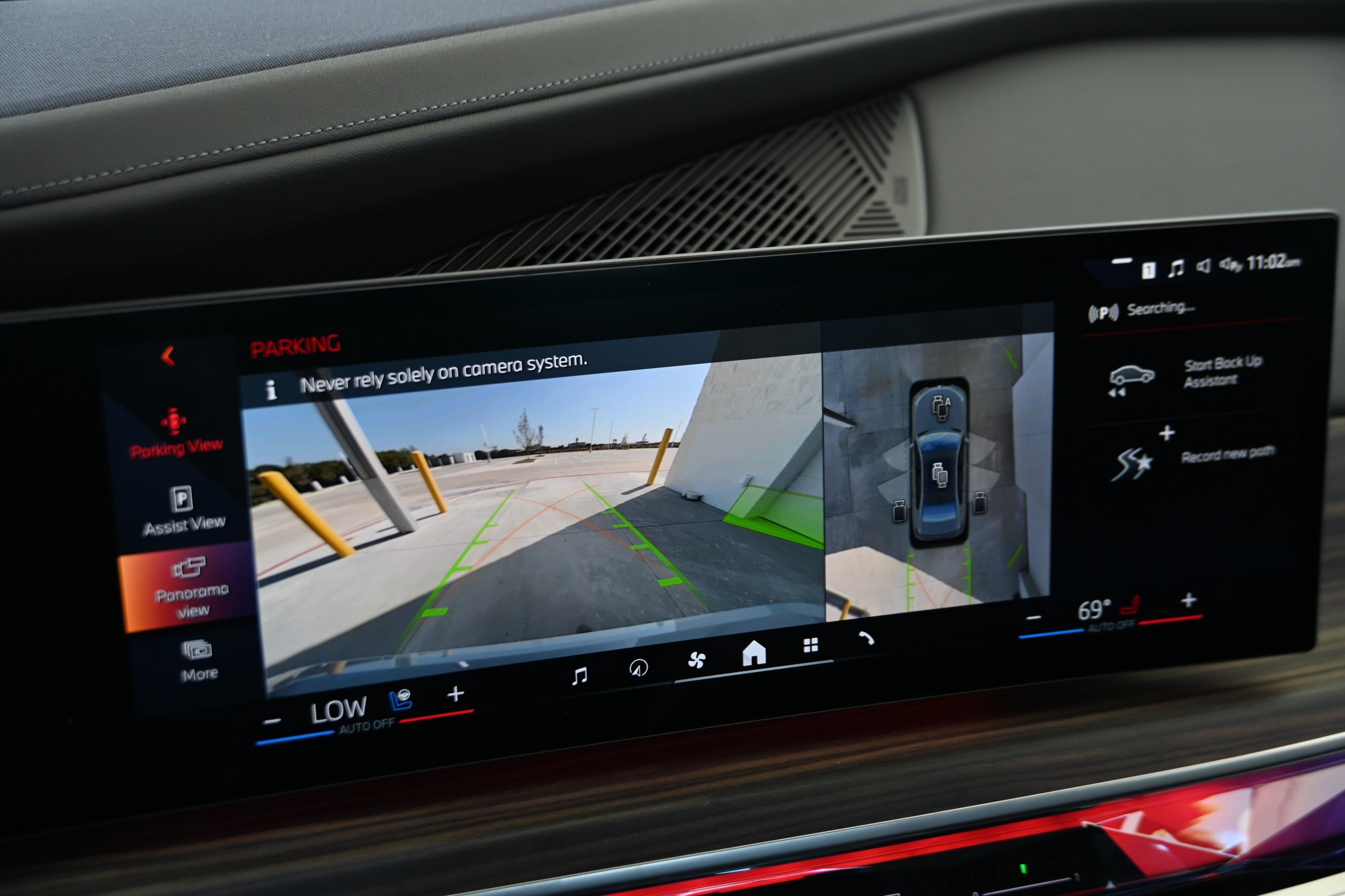 Certified 2024 BMW 740i RWD image 17