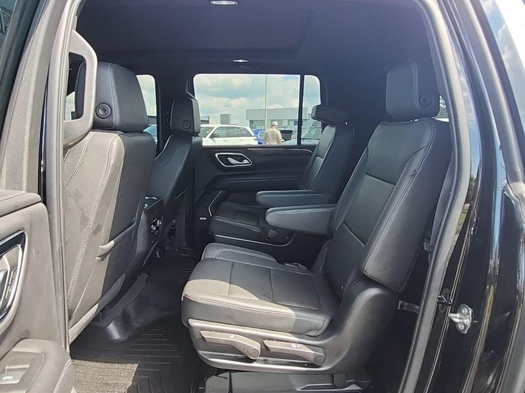 Used 2022 Chevrolet Suburban LT w/ LT Signature Plus Package AWD/4WD image 29