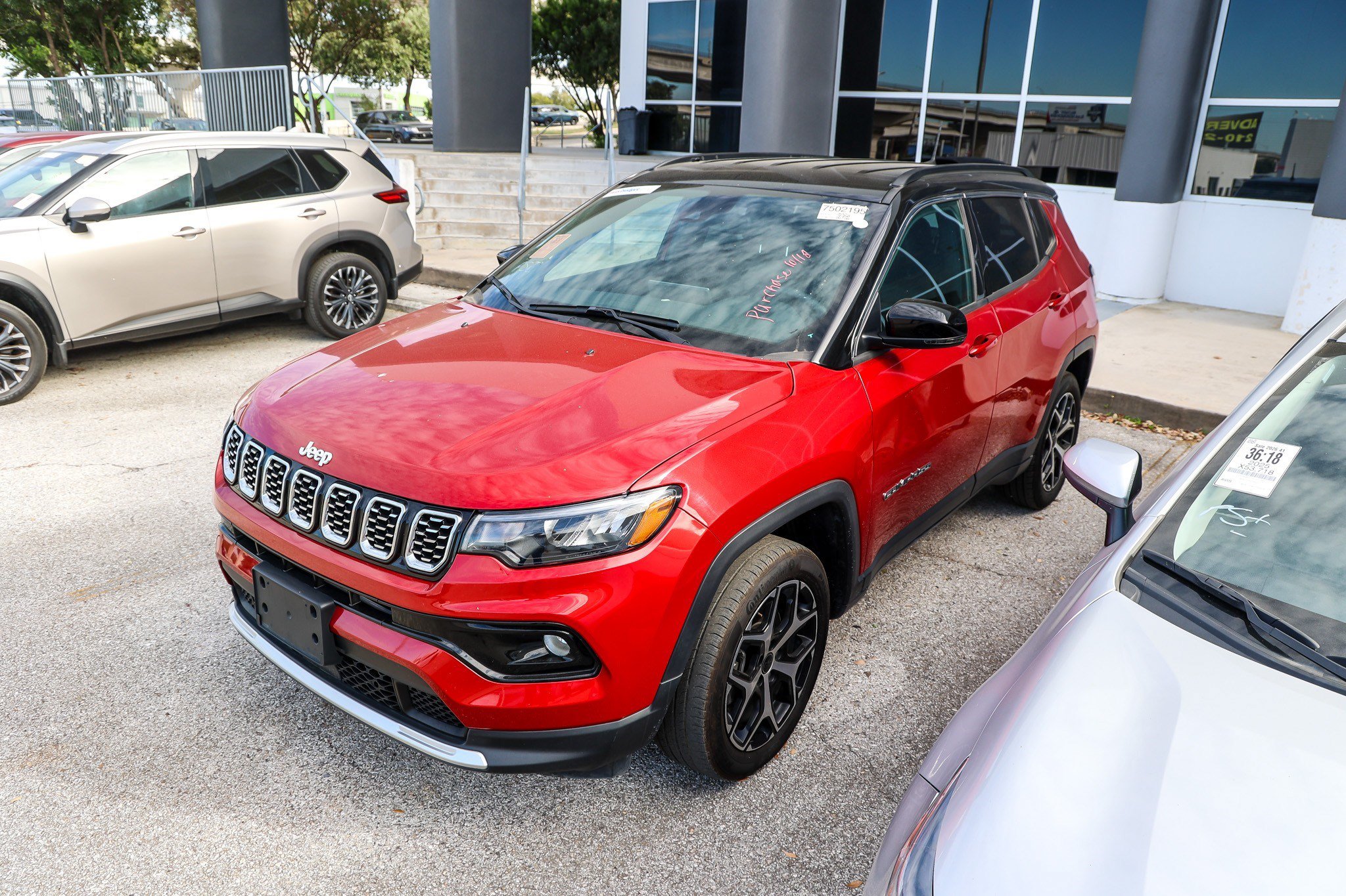 Used 2025 Jeep Compass Limited AWD/4WD image 3