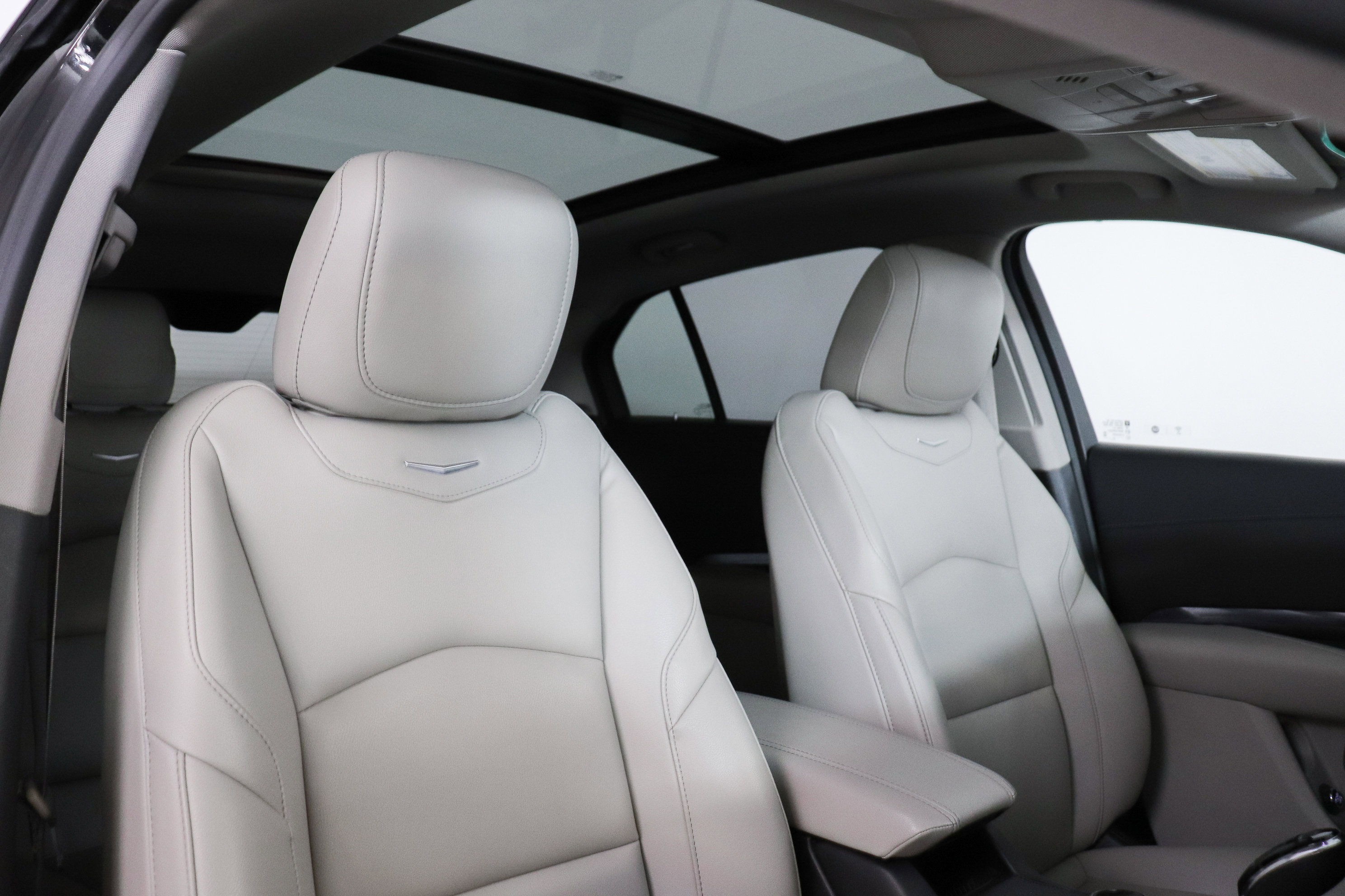 Used 2023 Cadillac XT4 Luxury image 16