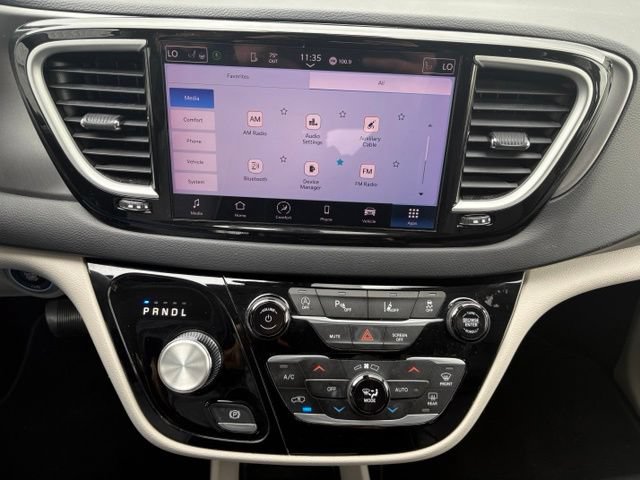 Used 2023 Chrysler Pacifica Touring-L FWD image 29
