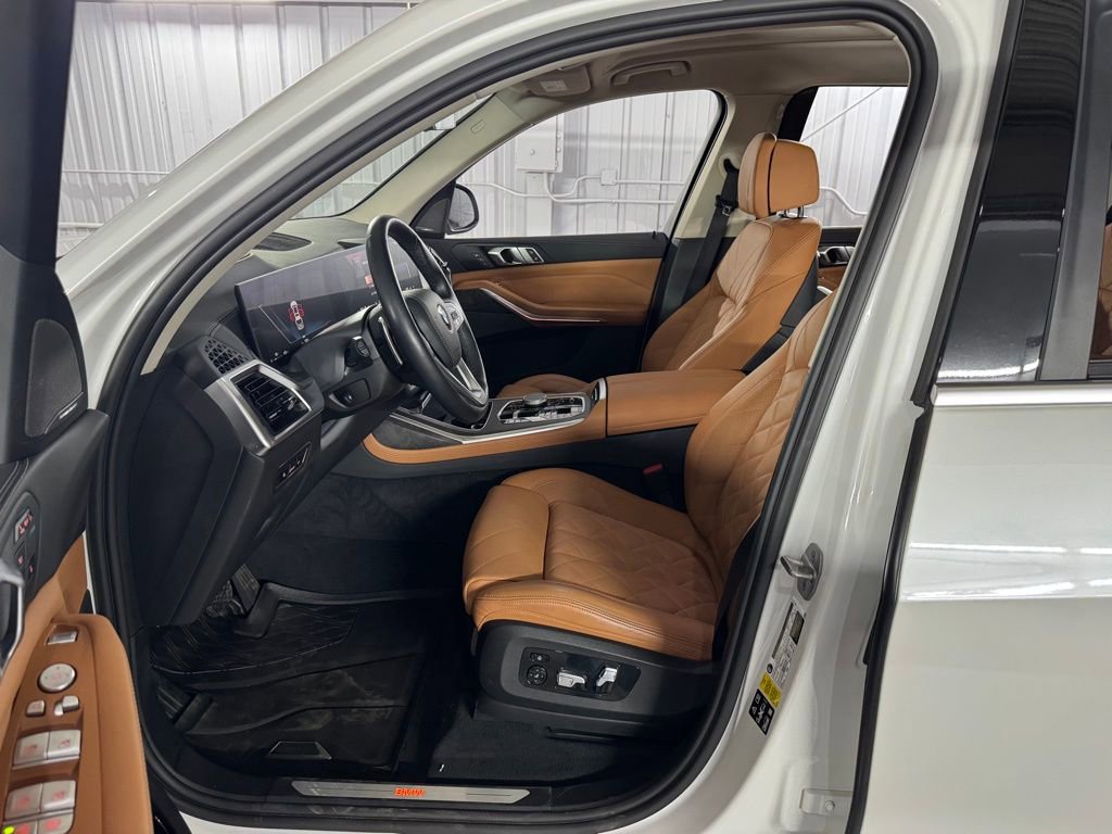 Used 2024 BMW X7 xDrive40i w/ Premium Package image 48