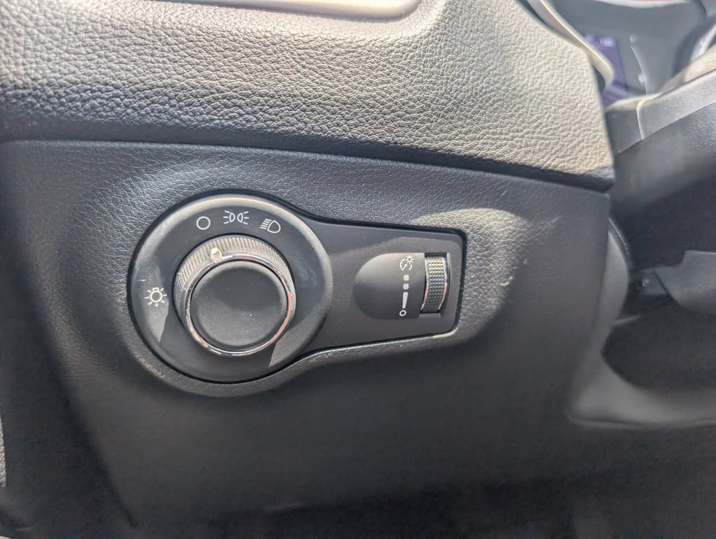 Used 2018 Jeep Compass Sport FWD image 23