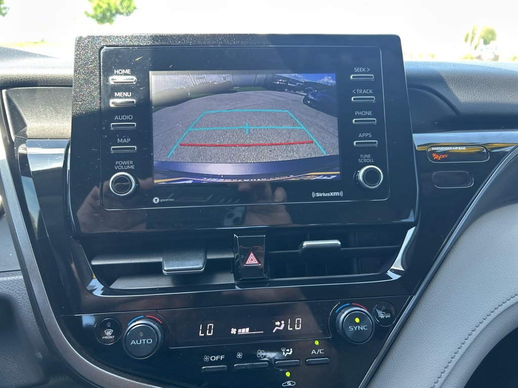 Used 2022 Toyota Camry SE image 11