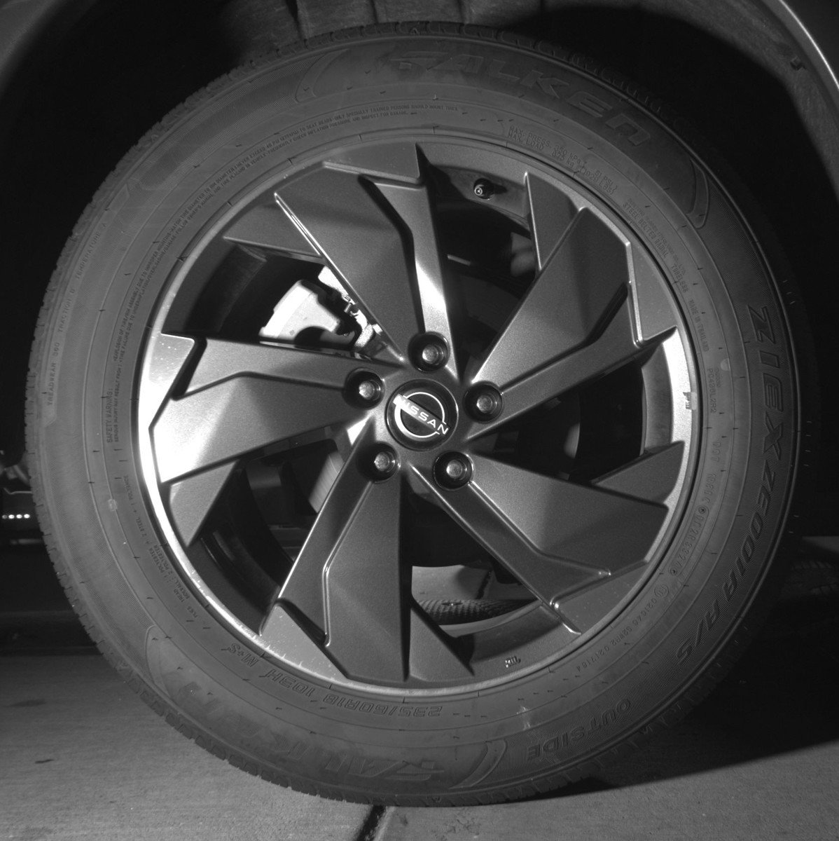 Used 2025 Nissan Rogue SV image 15