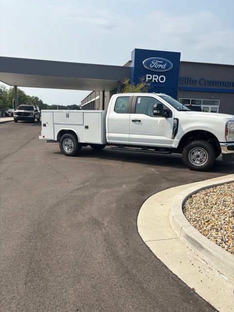 New 2026 Ford F250 XL w/ XL Chrome Package AWD/4WD image 3