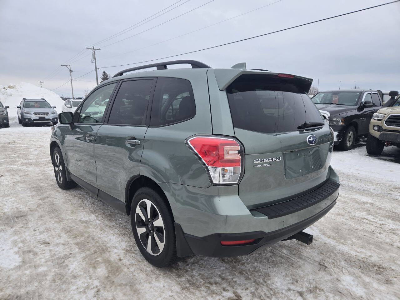 Used 2017 Subaru Forester 2.5i Premium w/ All-Weather Package image 5