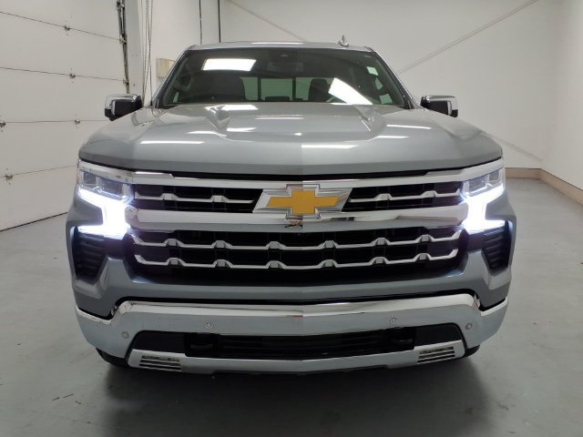 Used 2025 Chevrolet Silverado 1500 LTZ w/ LTZ Premium Package AWD/4WD image 8