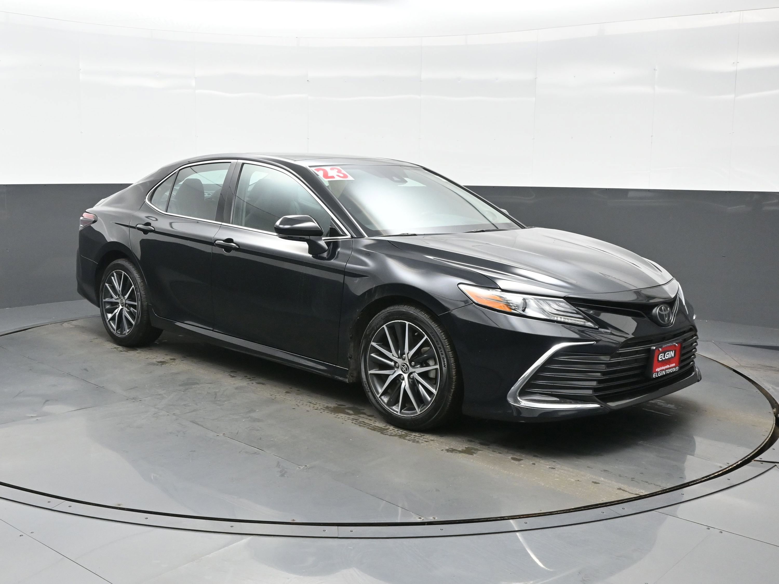 Used 2024 Toyota Camry XLE FWD image 2