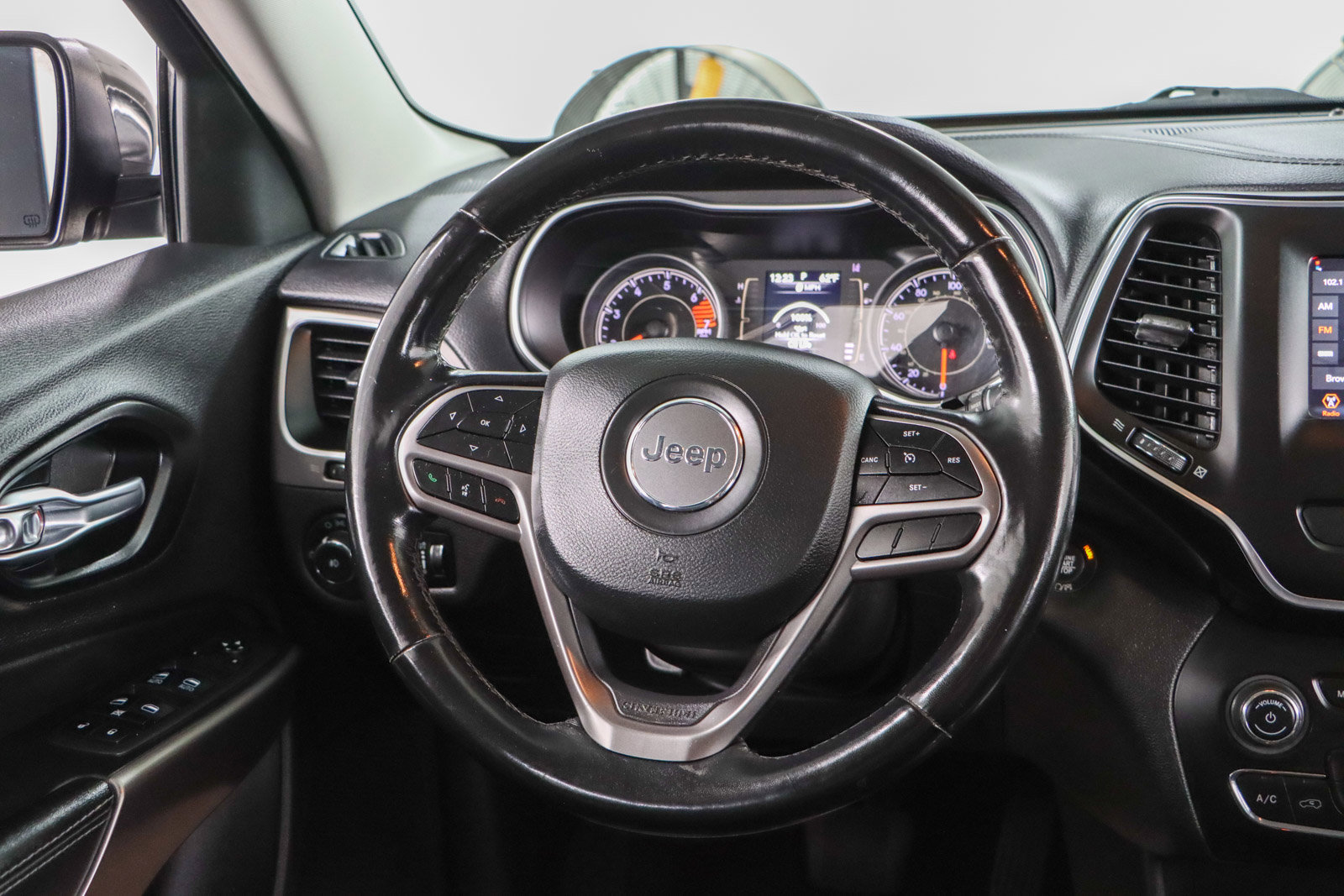 Used 2021 Jeep Cherokee Latitude Plus image 12