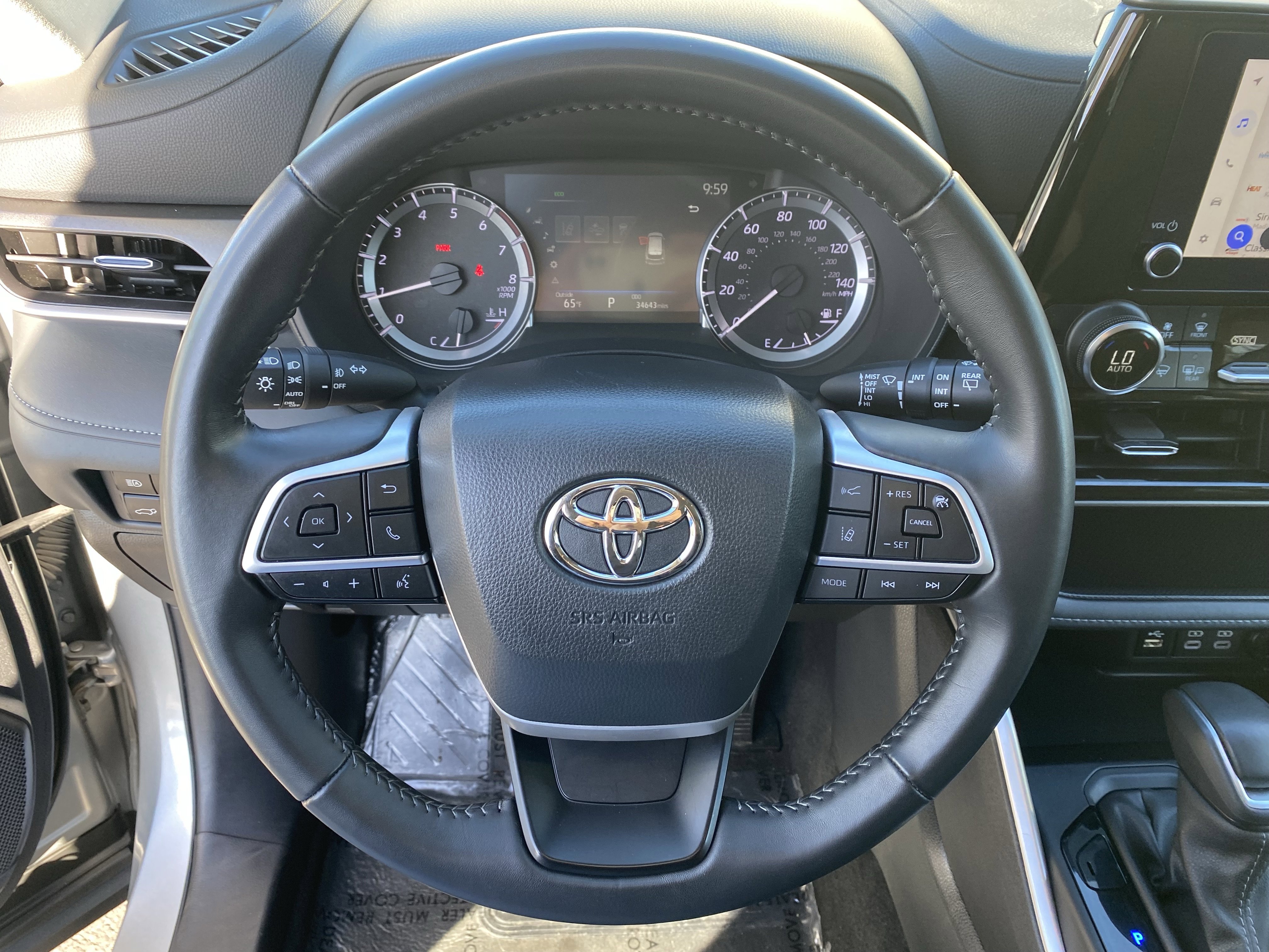 Used 2024 Toyota Highlander LE image 26