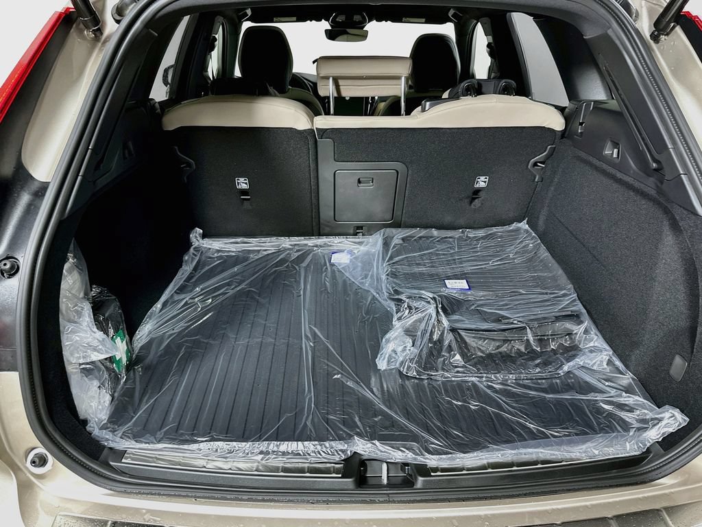 Used 2026 Volvo XC60 B5 Plus w/ Protection Package Premier AWD/4WD image 16