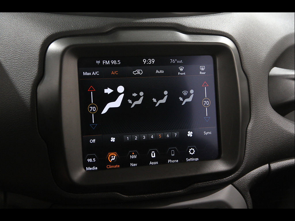 Used 2023 Jeep Renegade Latitude AWD/4WD image 11