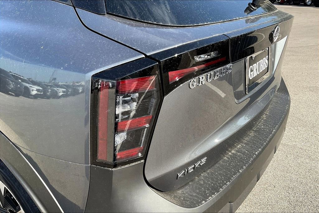 Used 2025 Nissan Kicks SV AWD/4WD image 37