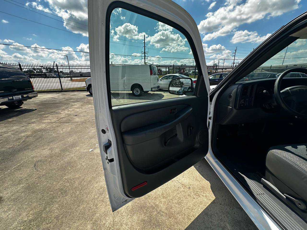 Used 2005 Chevrolet Silverado 1500 W/T RWD image 17