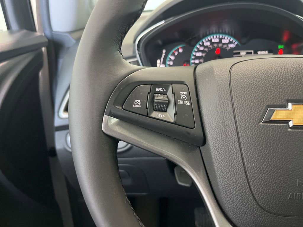 Used 2022 Chevrolet Trax LT w/ LT Convenience Package image 6