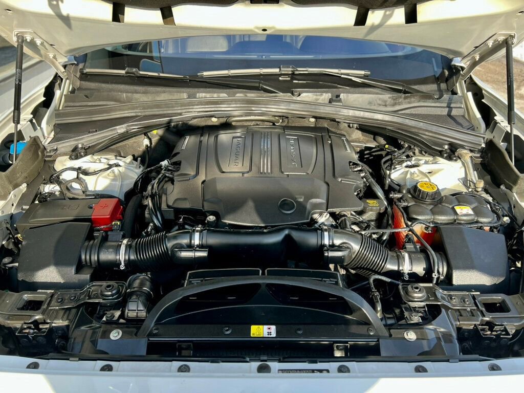 Used 2017 Jaguar F-PACE S image 12