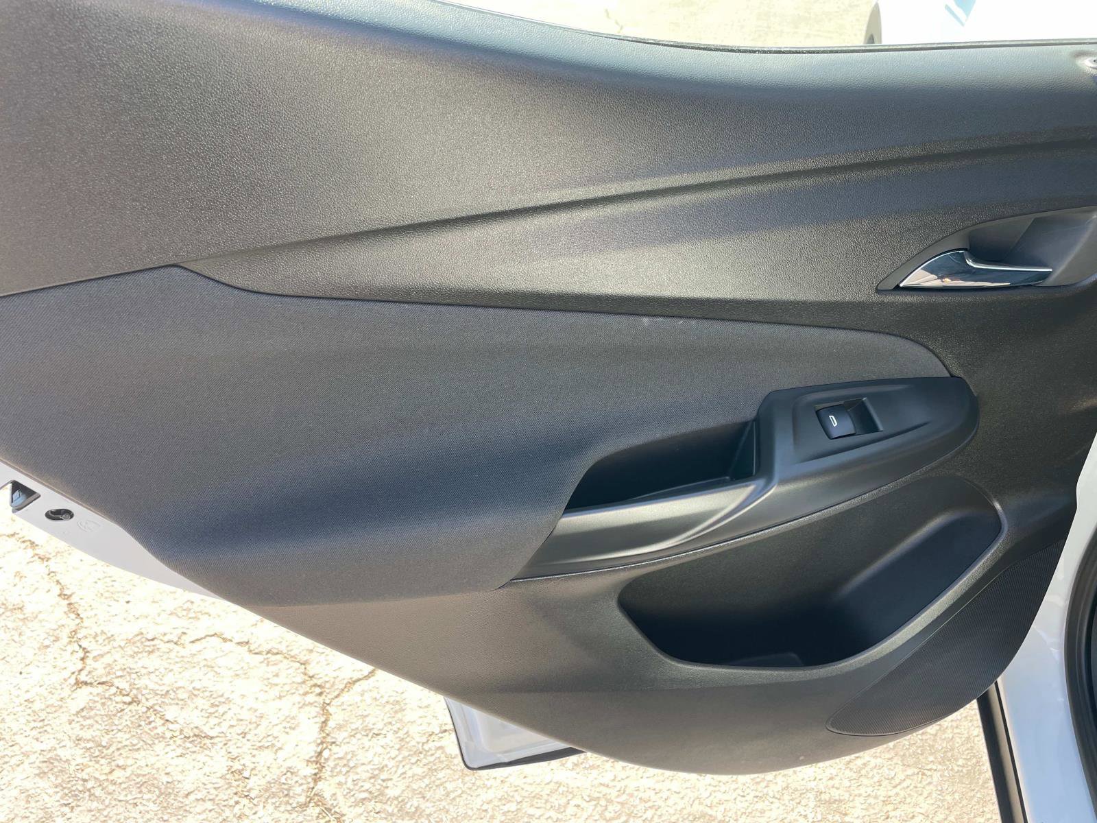 Used 2022 Chevrolet Bolt EUV LT w/ Comfort Package image 23