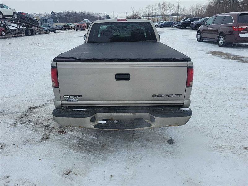 Used 2000 Chevrolet S10 Pickup LS w/ Preferred Equipment Group RWD image 7