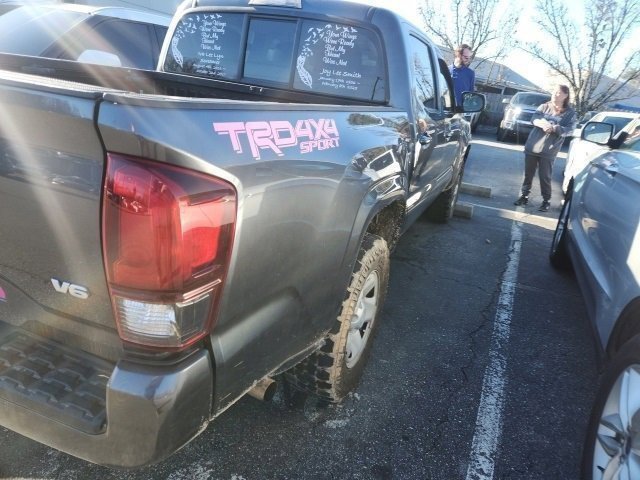 Used 2022 Toyota Tacoma SR image 3