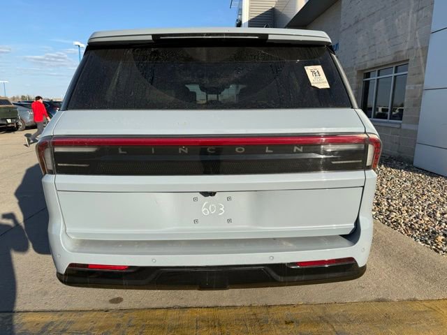 Certified 2025 Lincoln Navigator L Reserve image 4