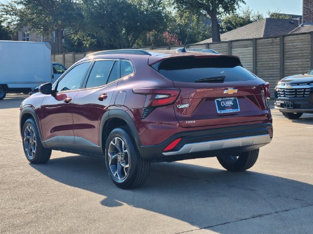 Used 2024 Chevrolet Trax LT w/ Driver Confidence Package FWD image 3