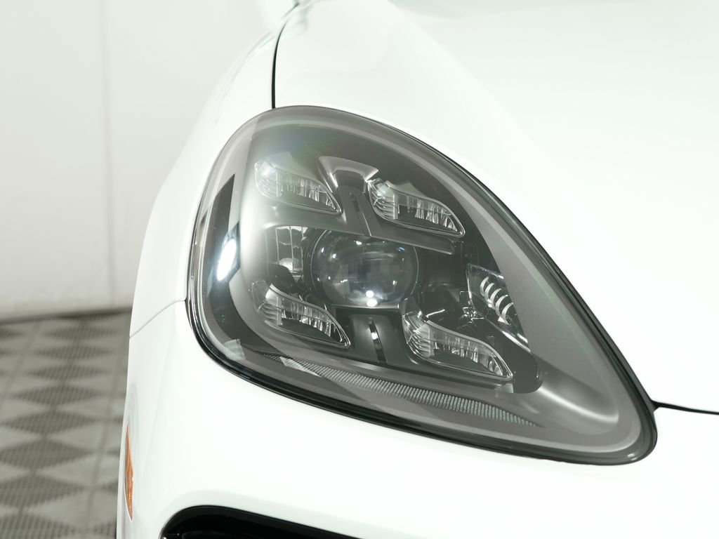 Certified 2023 Porsche Cayenne Turbo w/ Premium Package Plus (PI3) AWD/4WD image 11