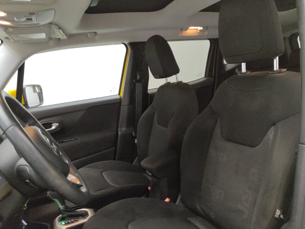 Used 2016 Jeep Renegade Latitude FWD image 17