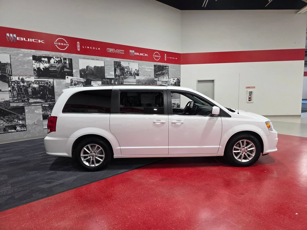 Used 2020 Dodge Grand Caravan SXT w/ Rear Park Assist Package FWD image 2