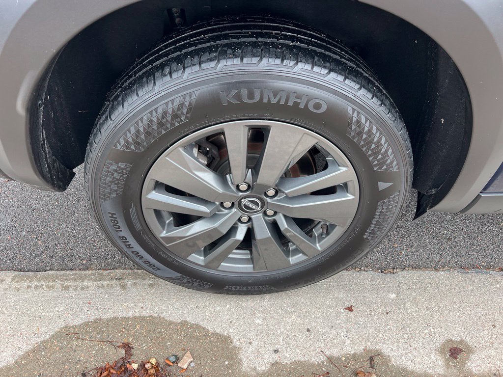 Used 2024 Nissan Pathfinder SV AWD/4WD image 10