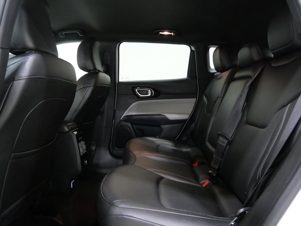 Used 2025 Jeep Compass Limited AWD/4WD image 24