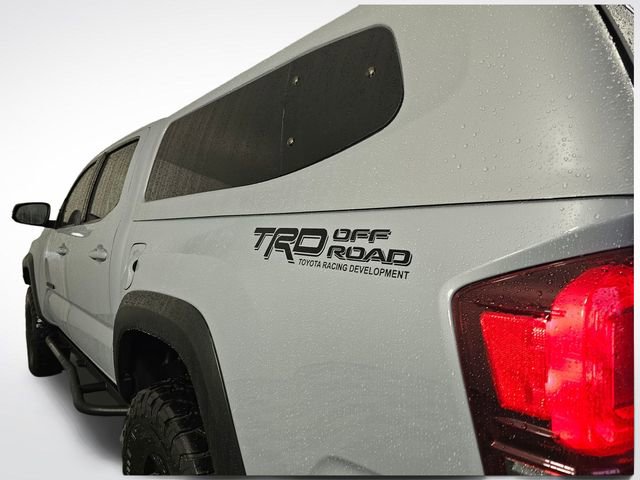 Used 2018 Toyota Tacoma TRD Off-Road w/ Technology Package image 20