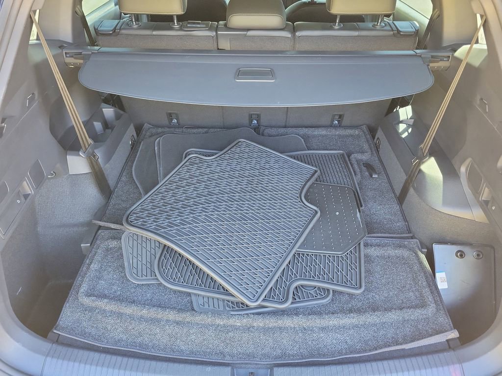 Used 2023 Volkswagen Tiguan SE R-Line image 8