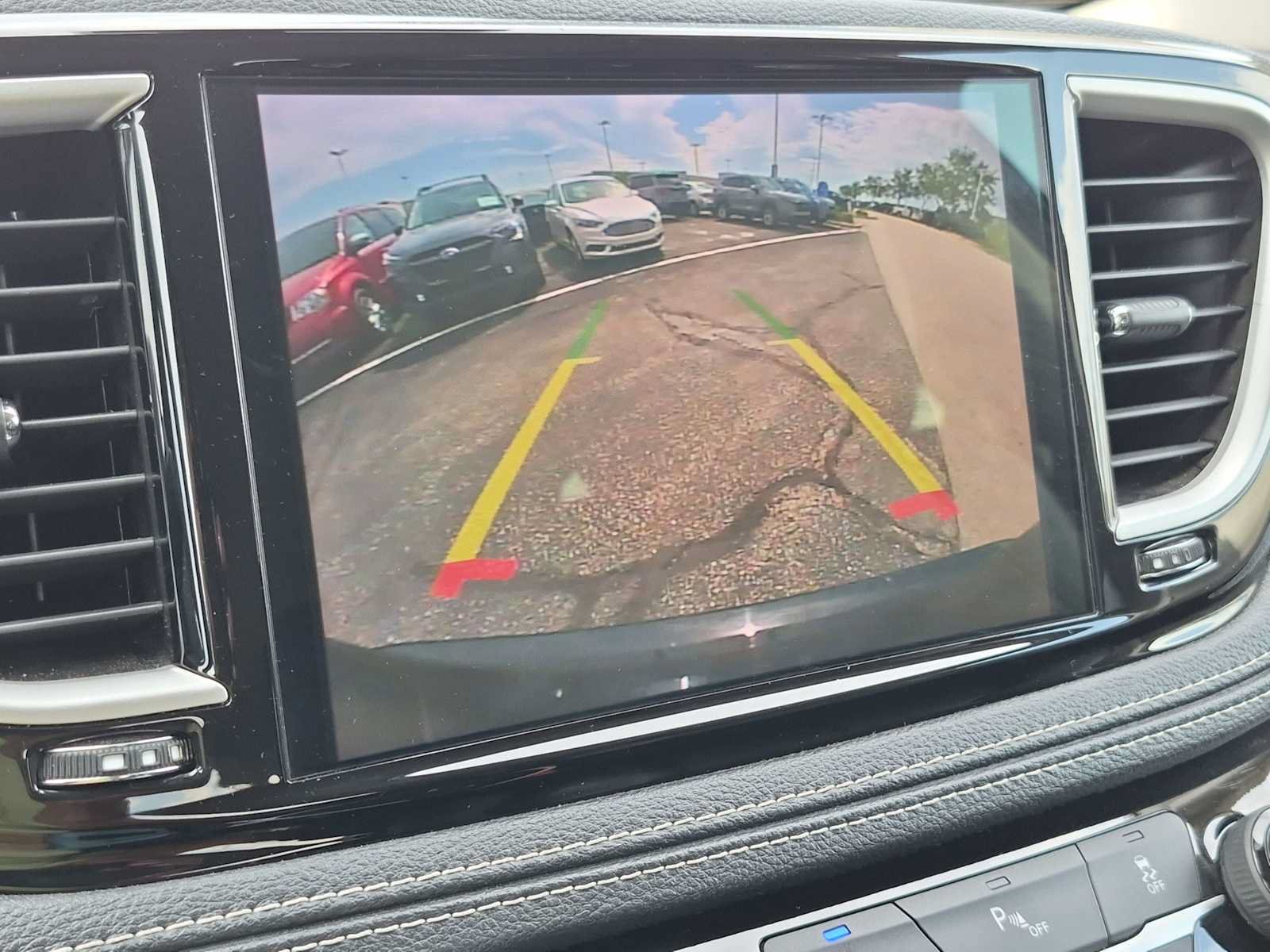 Used 2023 Chrysler Pacifica Touring-L FWD image 27