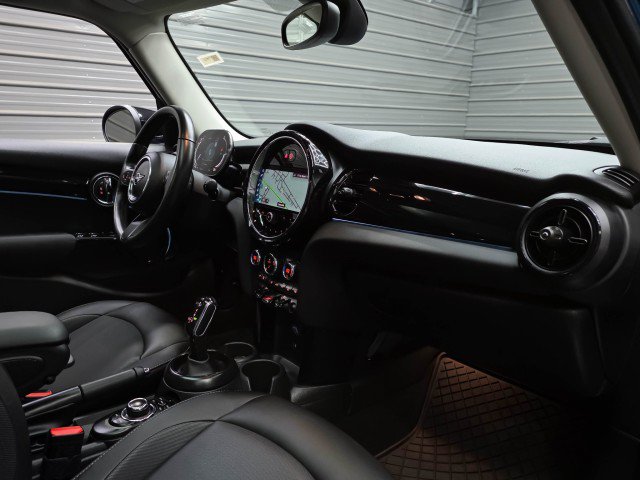 Used 2024 MINI Cooper 4-Door Hardtop FWD image 13