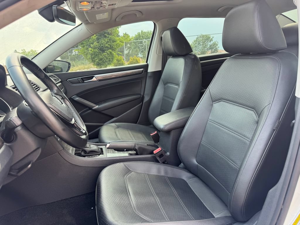 Used 2018 Volkswagen Passat 2.0T SE FWD image 7