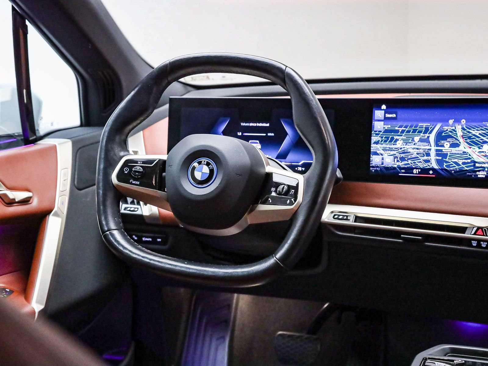 Used 2023 BMW iX xDrive50 w/ Sport Package image 16