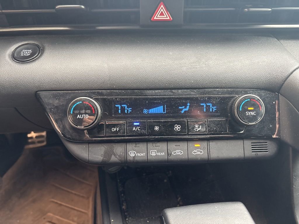 Used 2025 Hyundai Elantra Sport FWD image 11